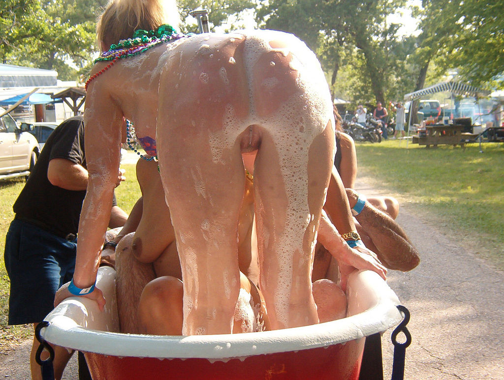 oiled hot babes