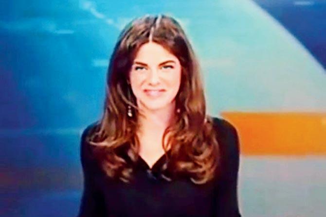 chantal bissonnette recommends costanza calabrese see through desk pic