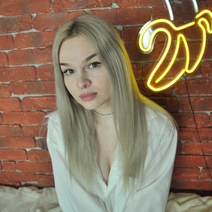 emily18 masturbating - nip slip on television syren de mer pov