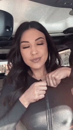 vanessa cage height