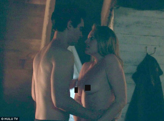 dale fern recommends Elizabeth Moss Nude