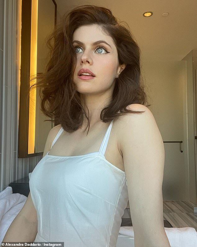 bobbie philip like alexandra daddario sexy pictures photo akmal mohtar recommends alexandra daddario sexy pictures pic