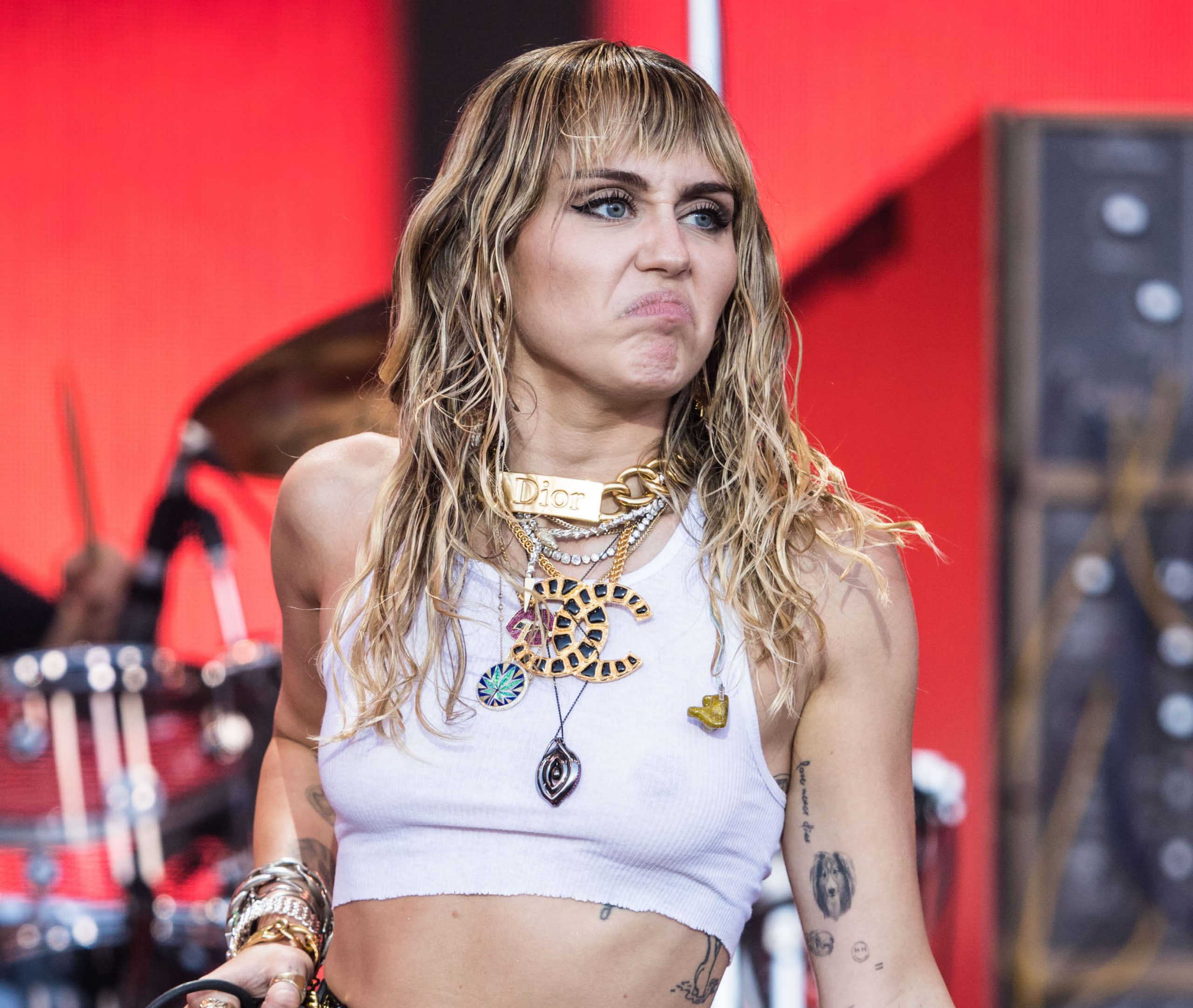 brandon bridgers recommends Miley Cyrus Bloejob