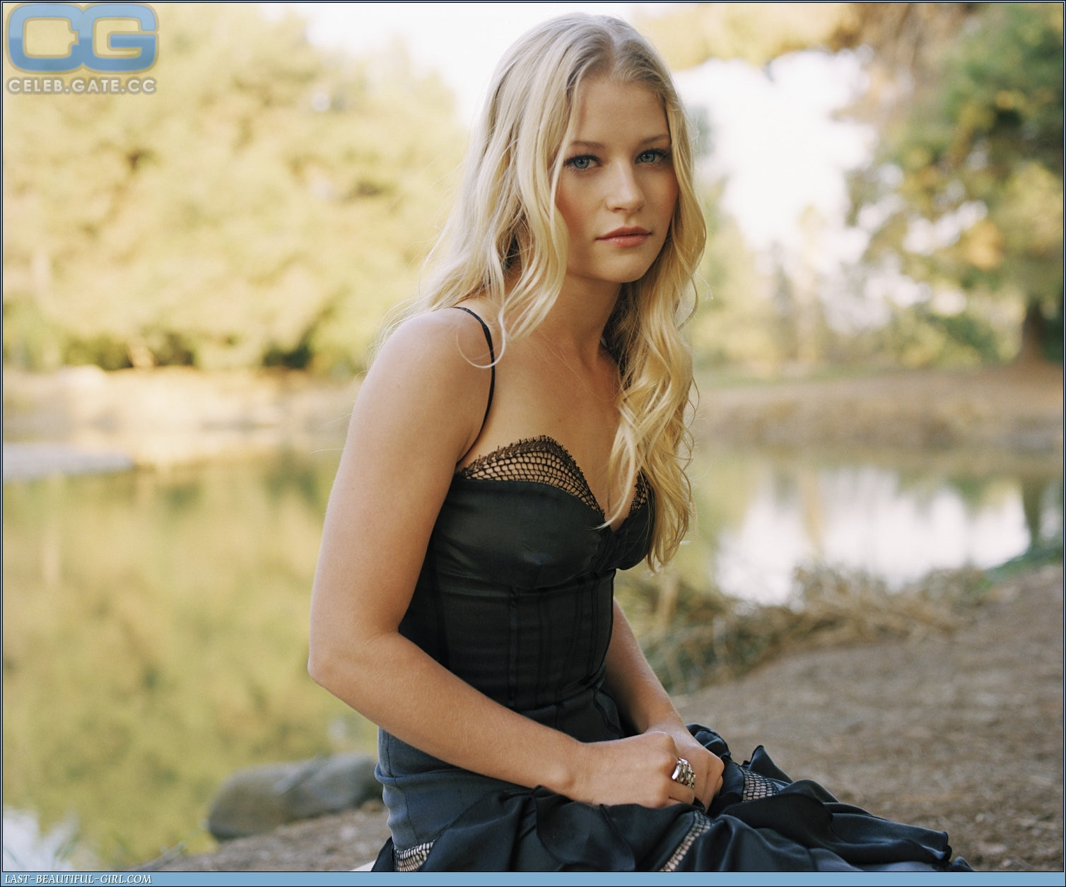 emilie de ravin nude - hunt4k latest siri dahl lily lou