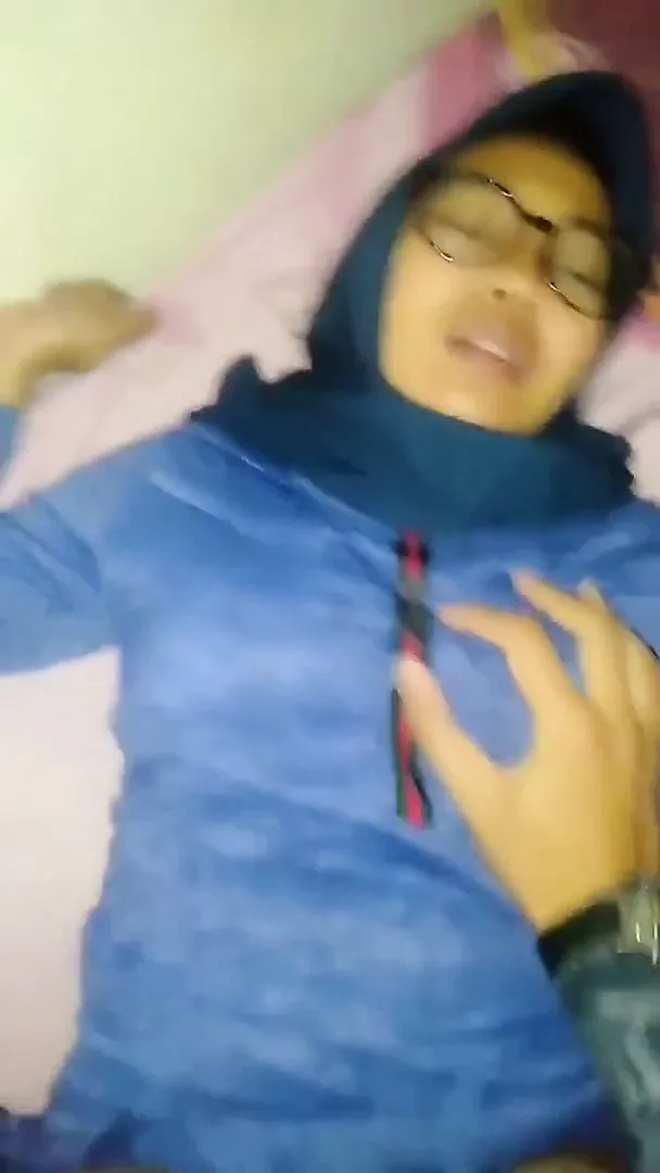 jilbab ngetot - dirty debutantes 10 korean boobs nude