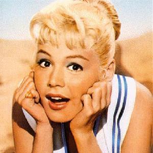 Sandra Dee Nude freunden film den vic recommends Sandra Dee Nude