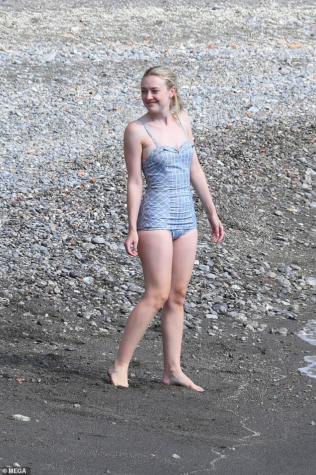 alex kobak recommends dakota fanning sexiest pic