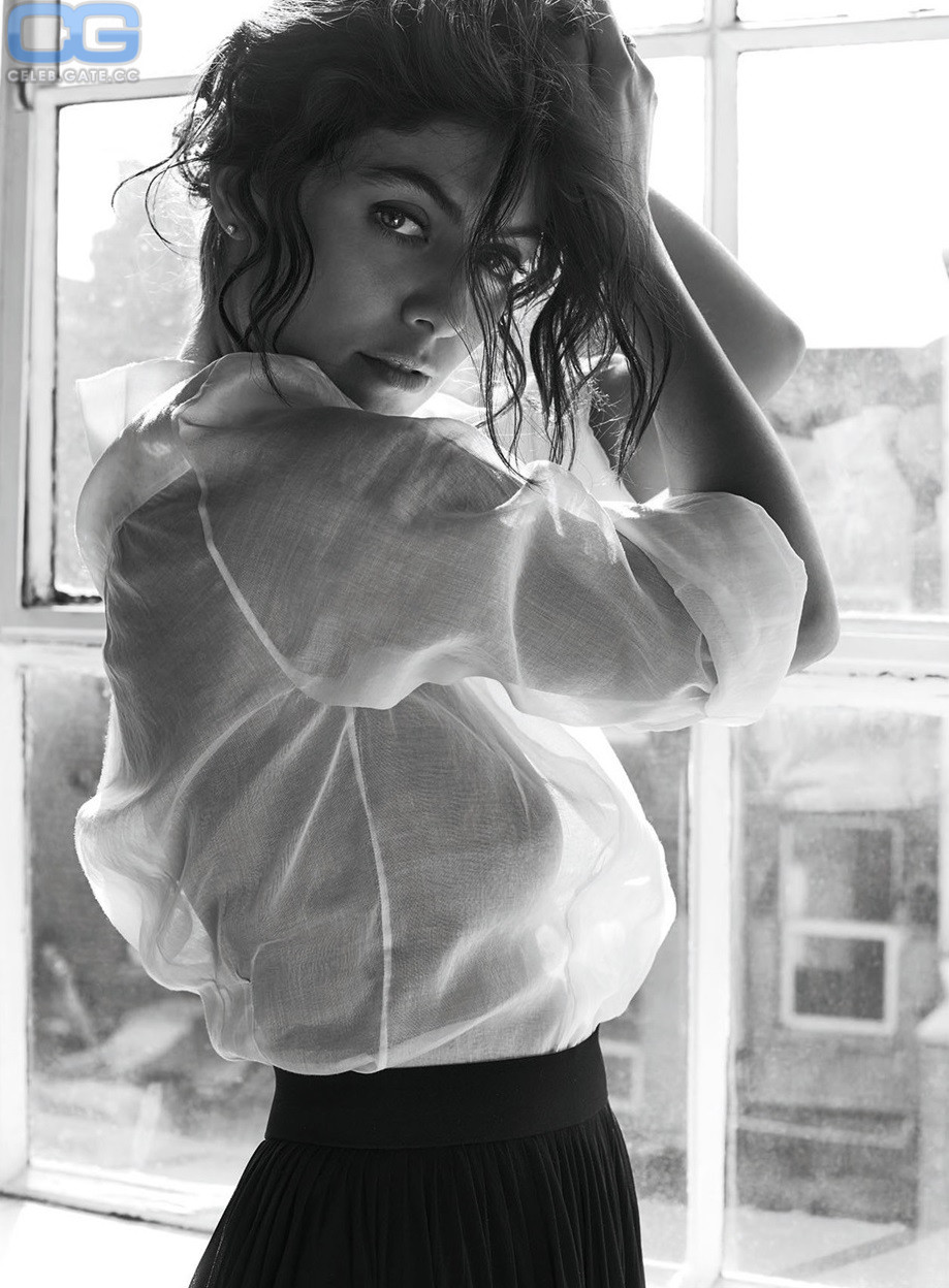 alessandra mastronardi nuda - exposing titties nude gym