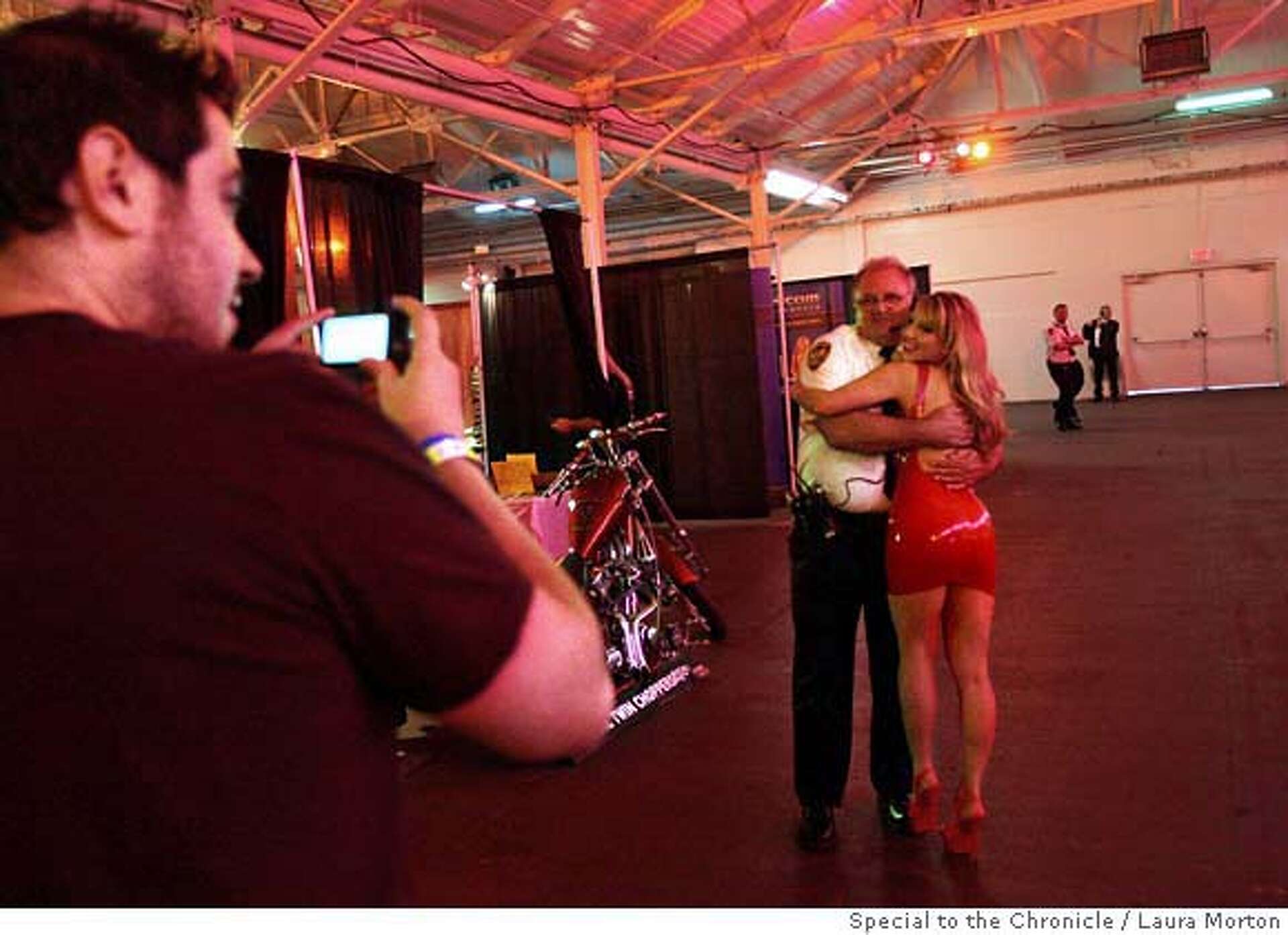 Amatuer Exhibitionist in kiel darren roberson recommends Amatuer Exhibitionist