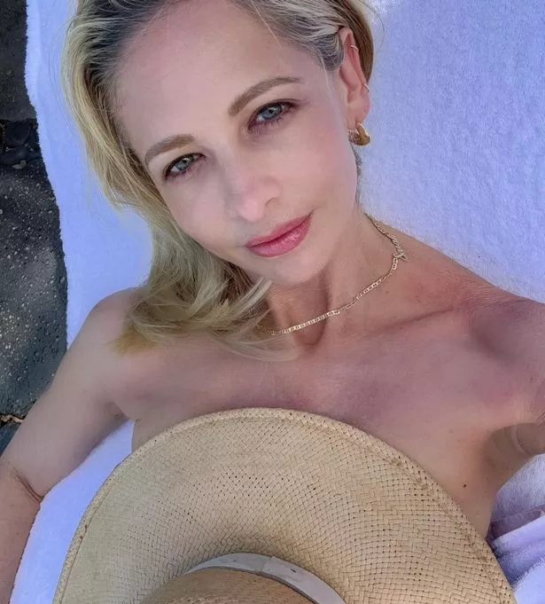 Best of Sarah michelle gellar nipples