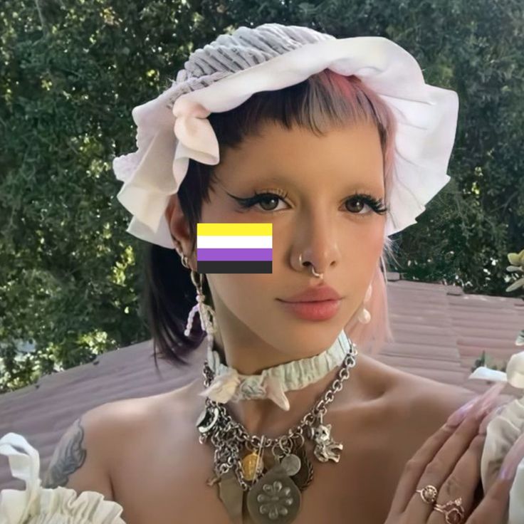 abu zaharin abu bakar recommends Is Melanie Martinez Lesbian