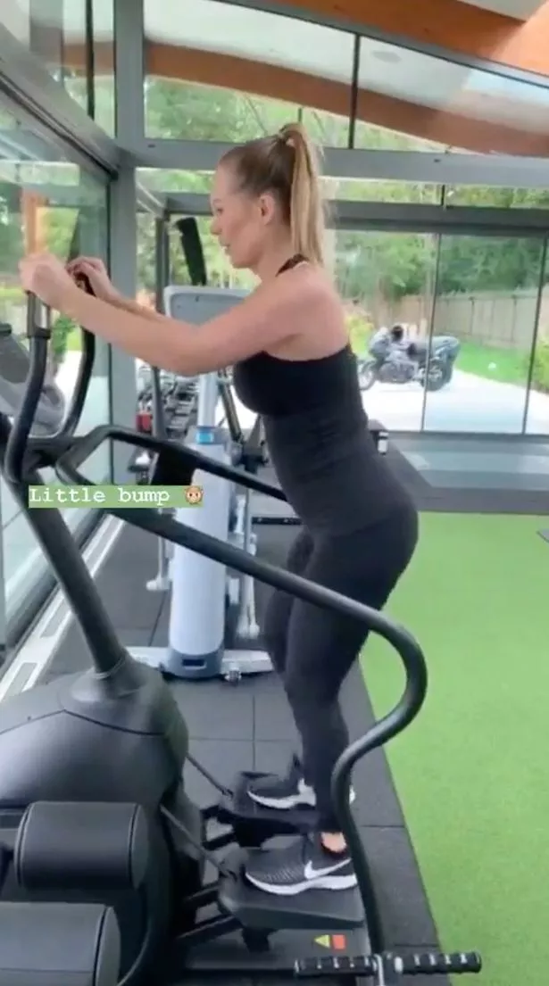 milf groped in bus