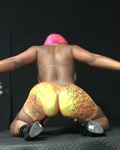 destinee ramirez like twerking nsfw photo auwal ali recommends twerking nsfw pic