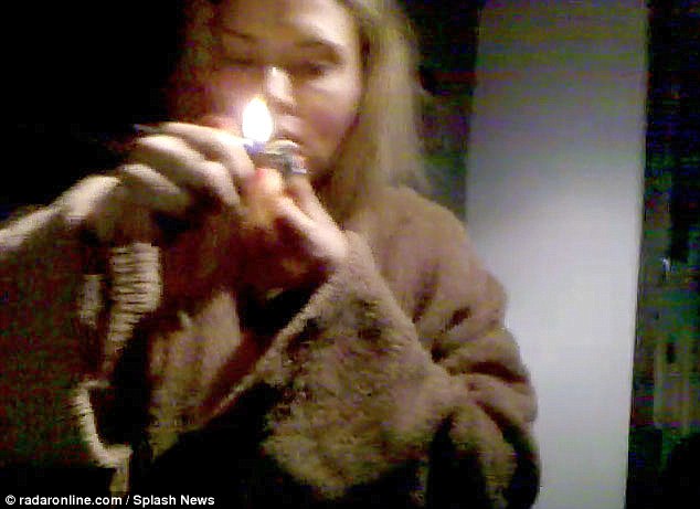 smoking crack naked - women massive tits kelly kalashnik