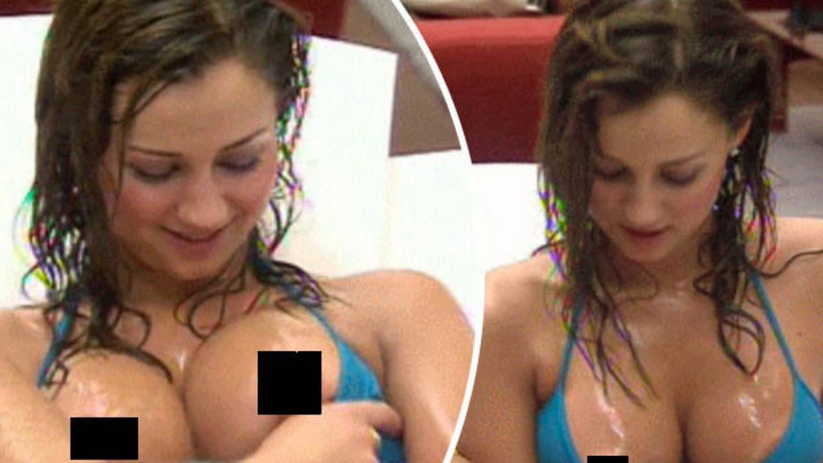 dani kh like big tits nip slip photo carlo thompson recommends big tits nip slip pic