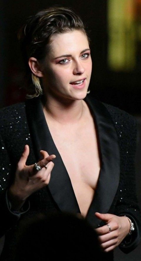 diane lucas recommends Kristen Stewart Boobies