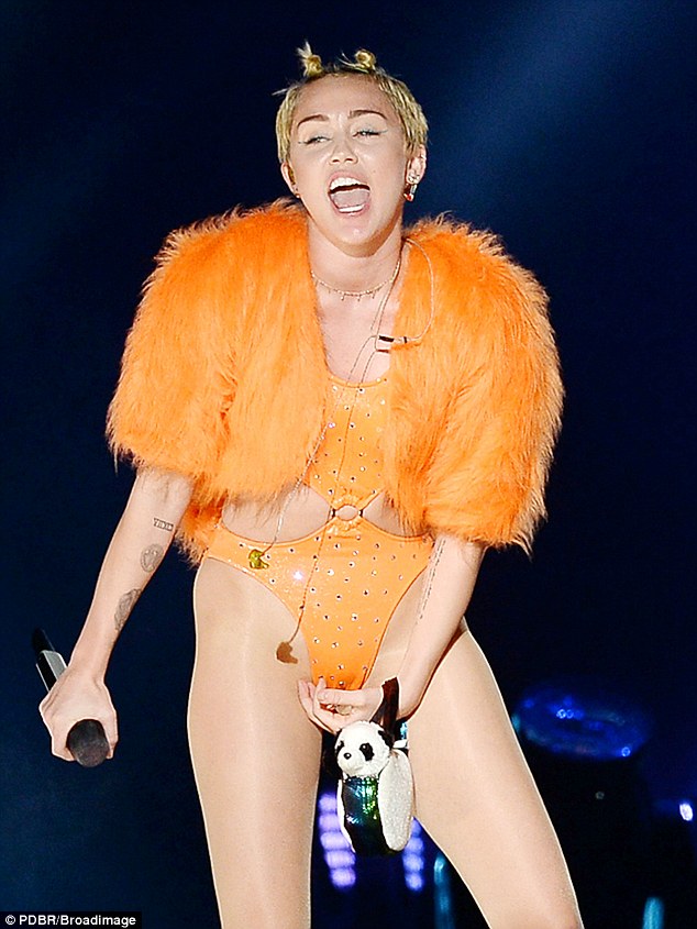derek montoya recommends miley cyrus naked performance pic