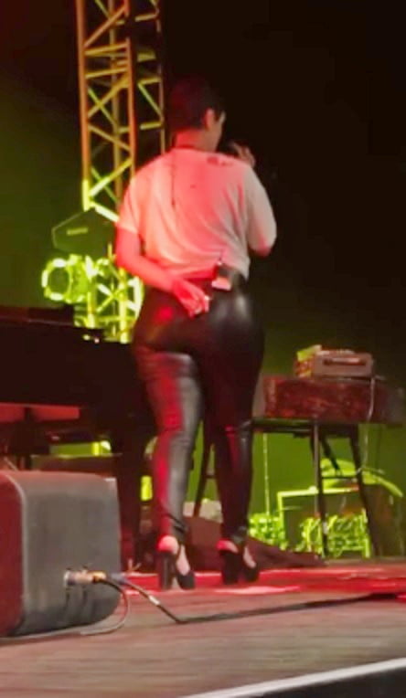 beverley eyre add photo nelly furtado butt