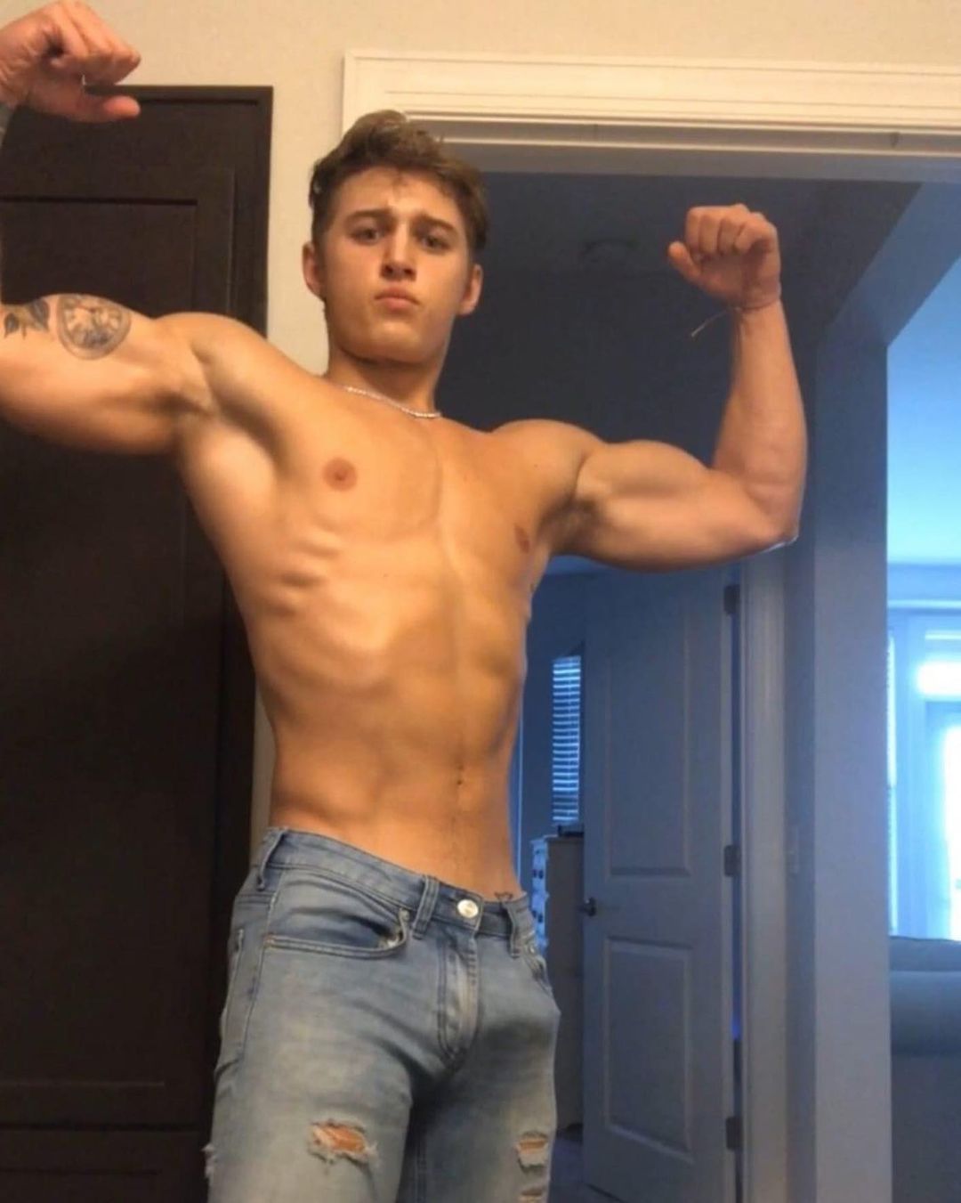 well hung twinks - pillow hump blake lively sex tape