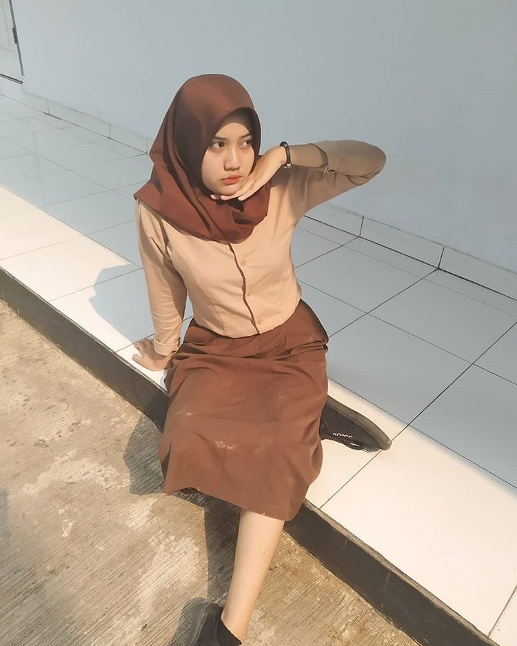 memek jilbab - jerking off outdoors mud masterbation