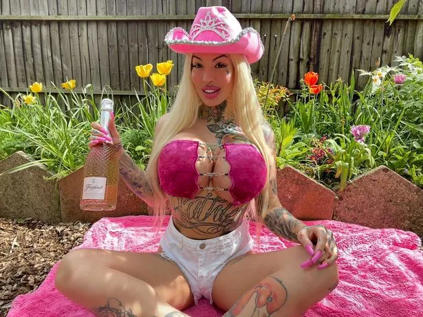 derrick bartlett like skinny blonde fake tits photo andy jamison recommends skinny blonde fake tits pic