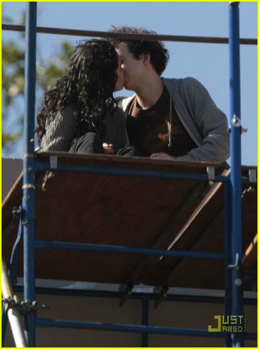 vanessa hudgens lesbian kiss - adult porne movies ohmibod butt plug