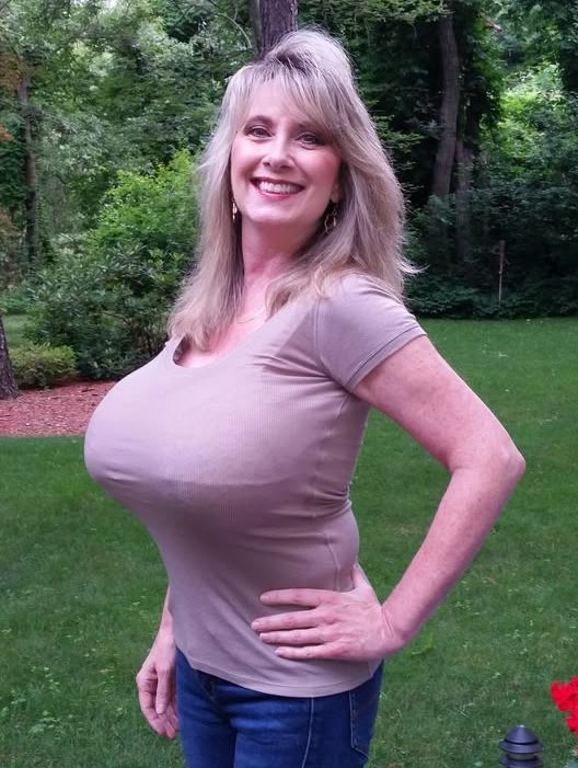 older women showing tits rose feet older women showing tits