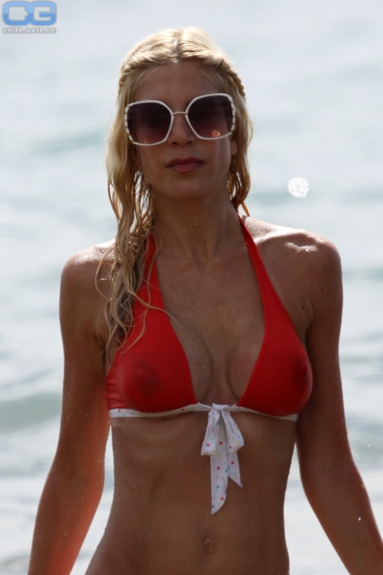 barbara pitt recommends Naked Tori Spelling