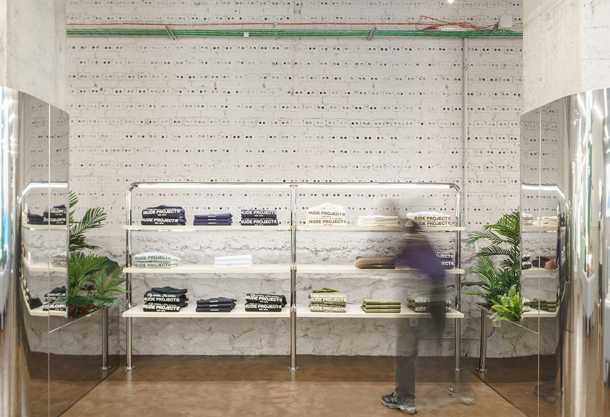 colman yu recommends nude in store pic