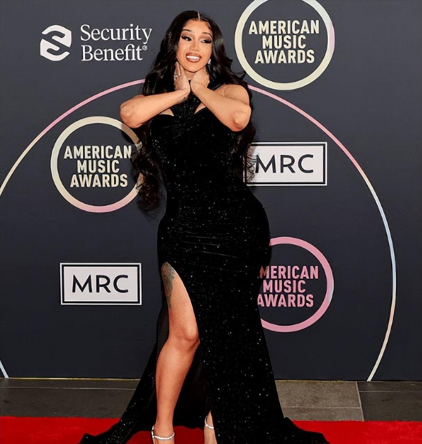 annette vandyne recommends cardi b not wearing panties pic