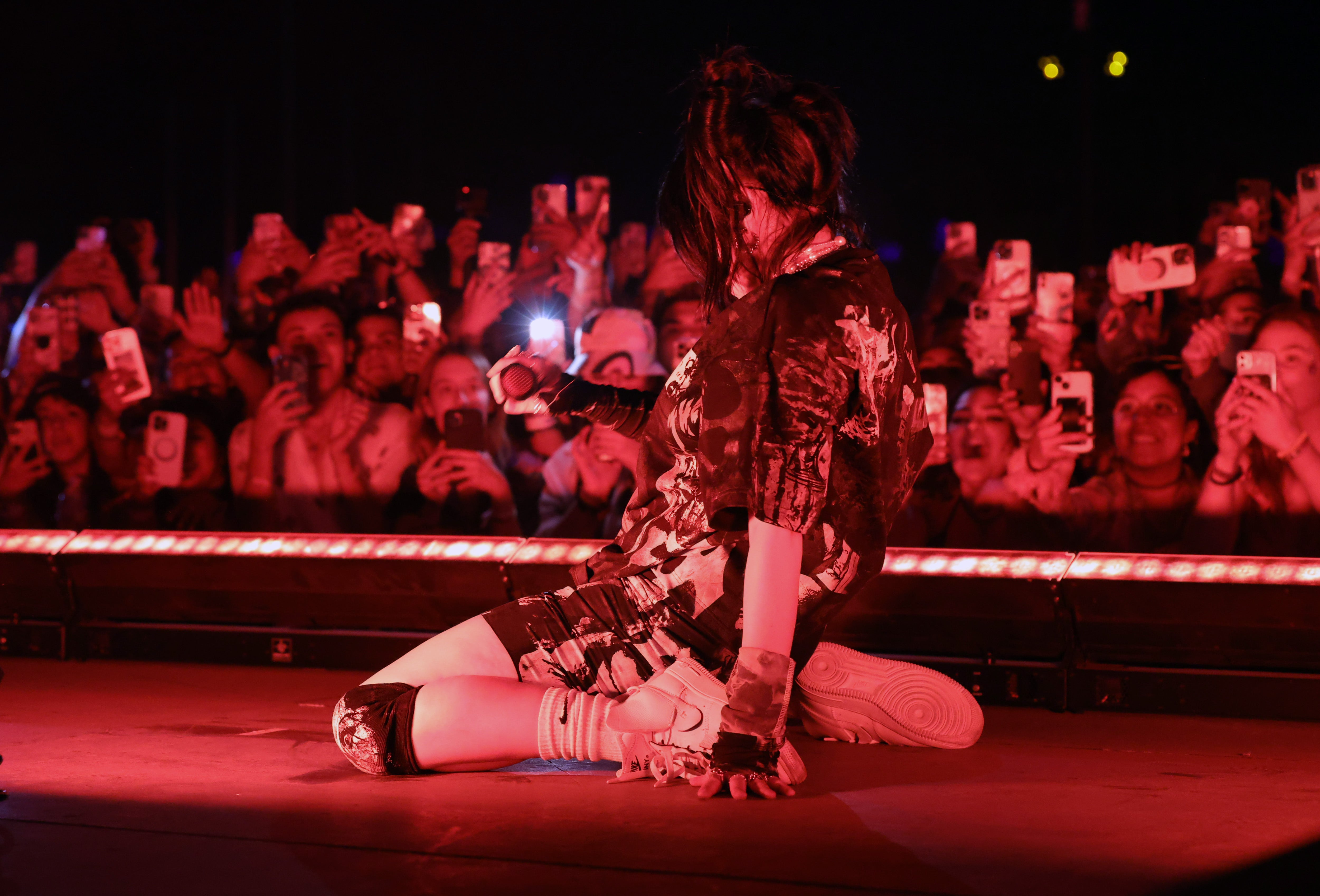 connor smithson recommends billie eilish twerk anita schembri add billie eilish twerk photo