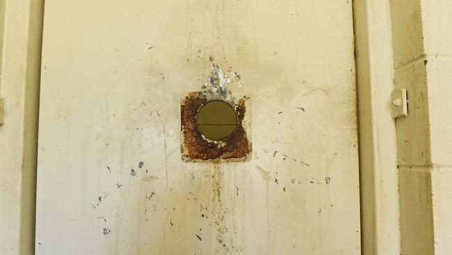 glory hole in bathroom - facialabuse safe house gilf spitroast