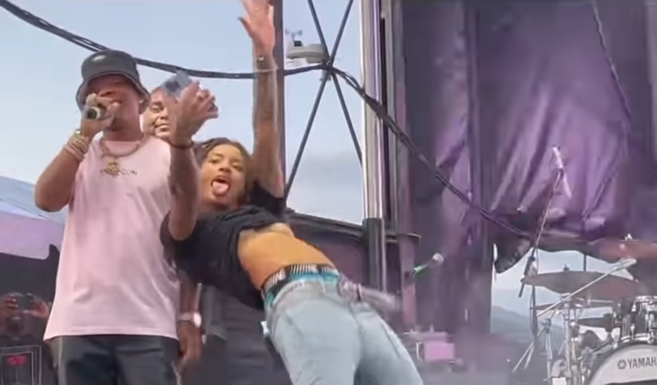 Best of Women flashing boobs