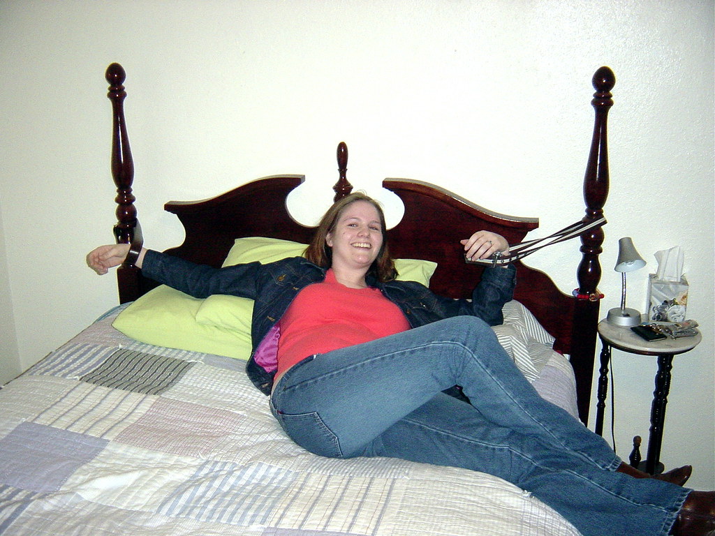 Persia monir threesome business women Tied Up In Bed de estrellas