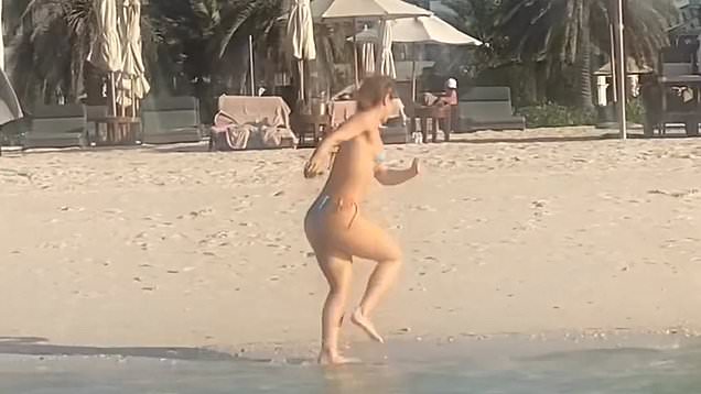 amy gentner recommends maisie williams ass pic