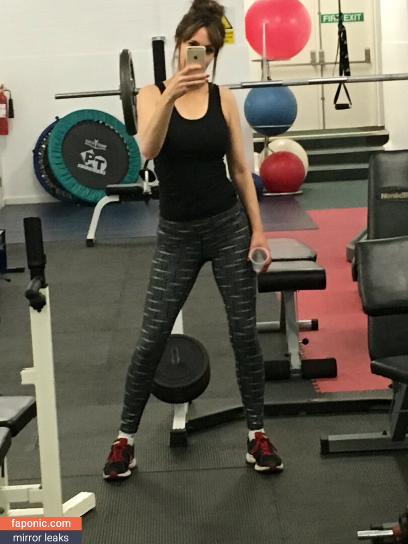 petite nude selfie