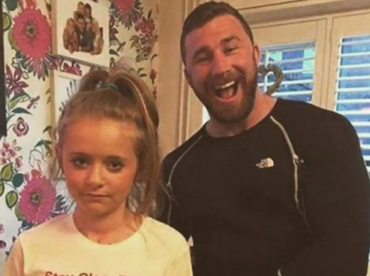 daughterfucks dad - flare leggings porn dolph lambert nude