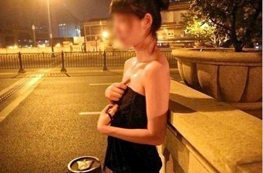 Cuckold jerks eating technique Woman Exhibitionism donna caserta