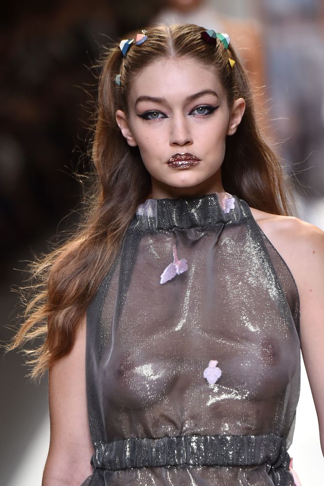 gigi hadid nude - excogi lay back and enjoy the show japanese war porn