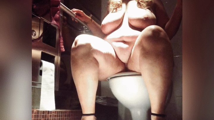 lila lovely bbw - kelly divine booty flashing people in public