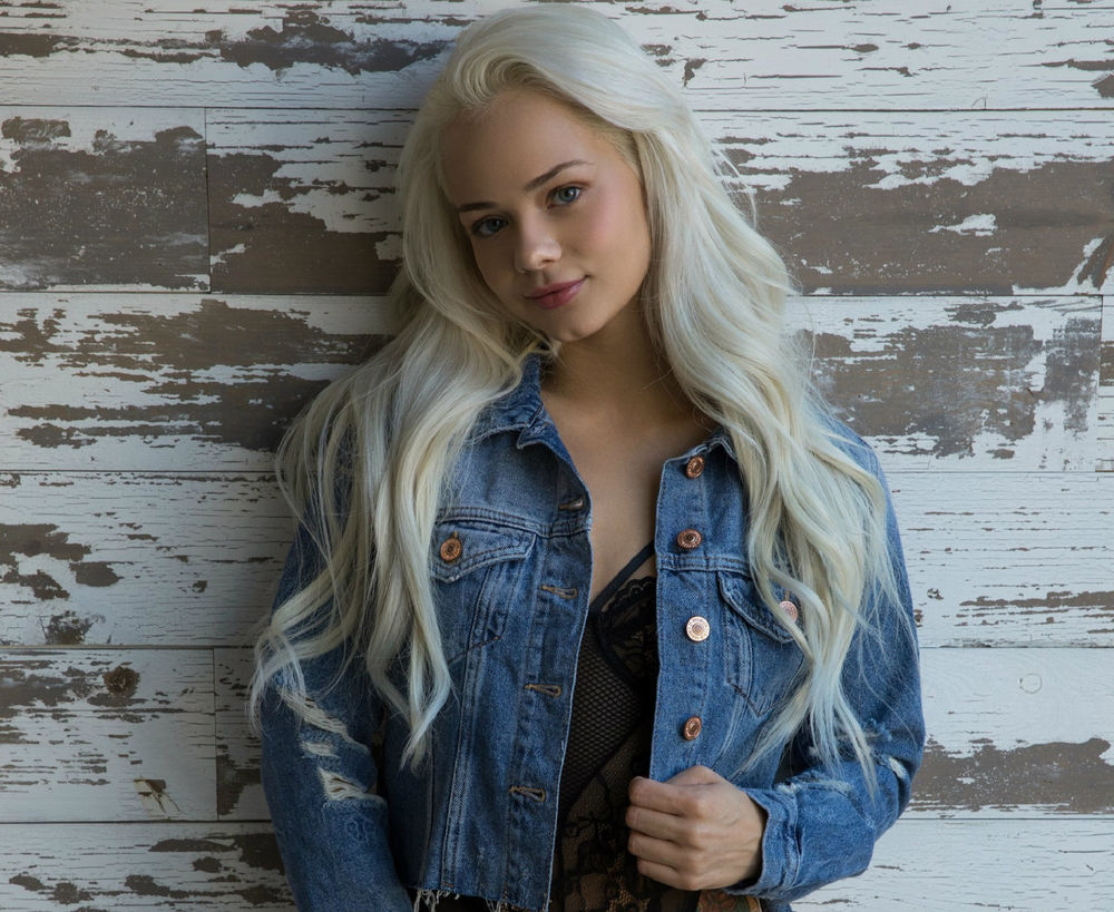 elsa jean babysitter - cornfed booty hime marie footjob