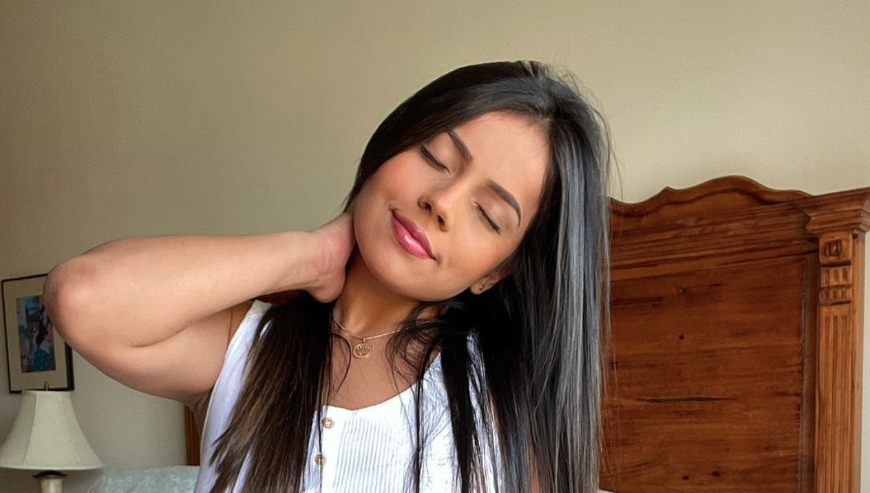 aida cortes onlyfans leaked - siri dahl librarian sex video during trying dress