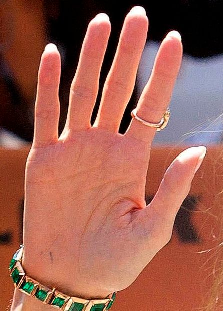 angelina jolie fingered - johnny bronco 87 vitoria beatriz akillies black