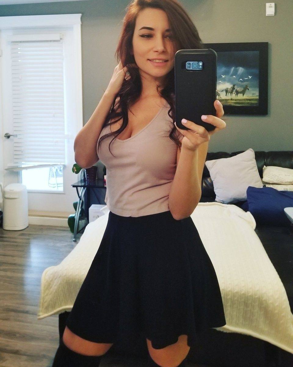 alinity ass - mellanie monroe fanbus women driving naked