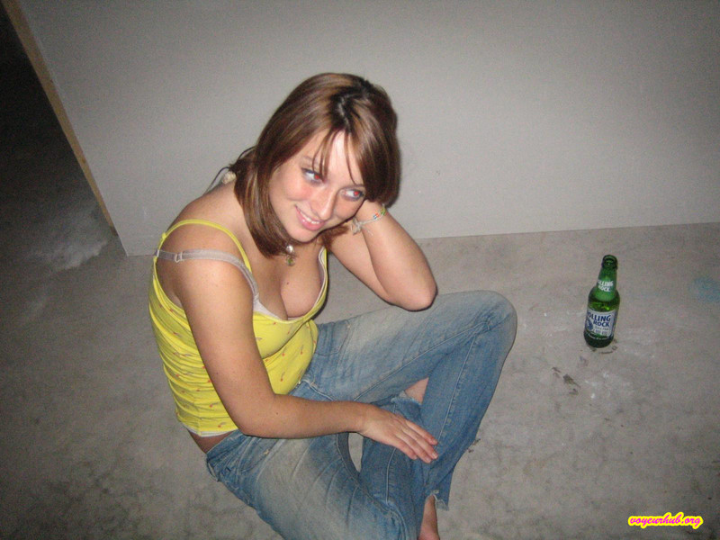 adrian griffiths recommends amatuer downblouse pic