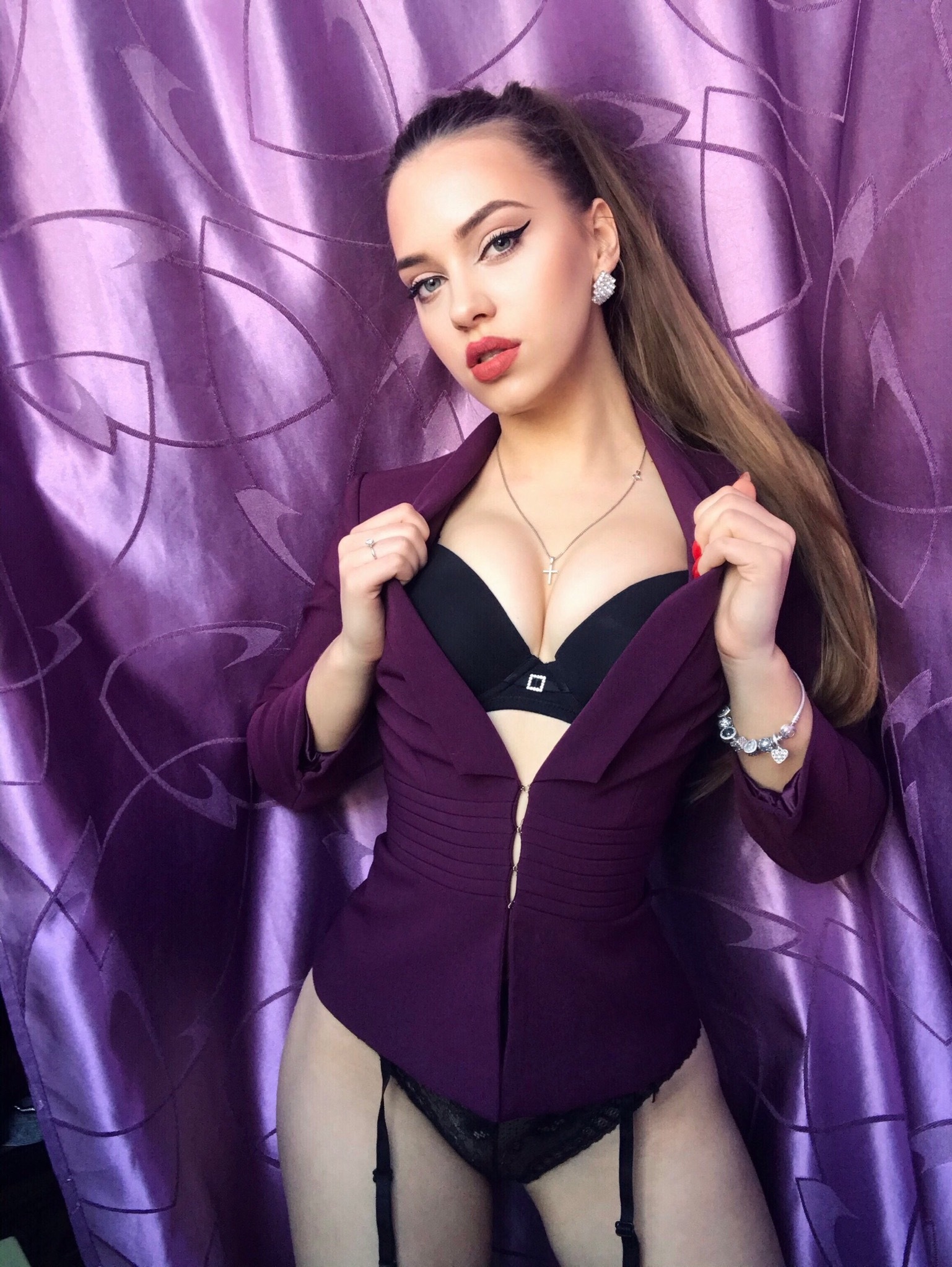 anna begion onlyfans - oliva castas alyx star feet