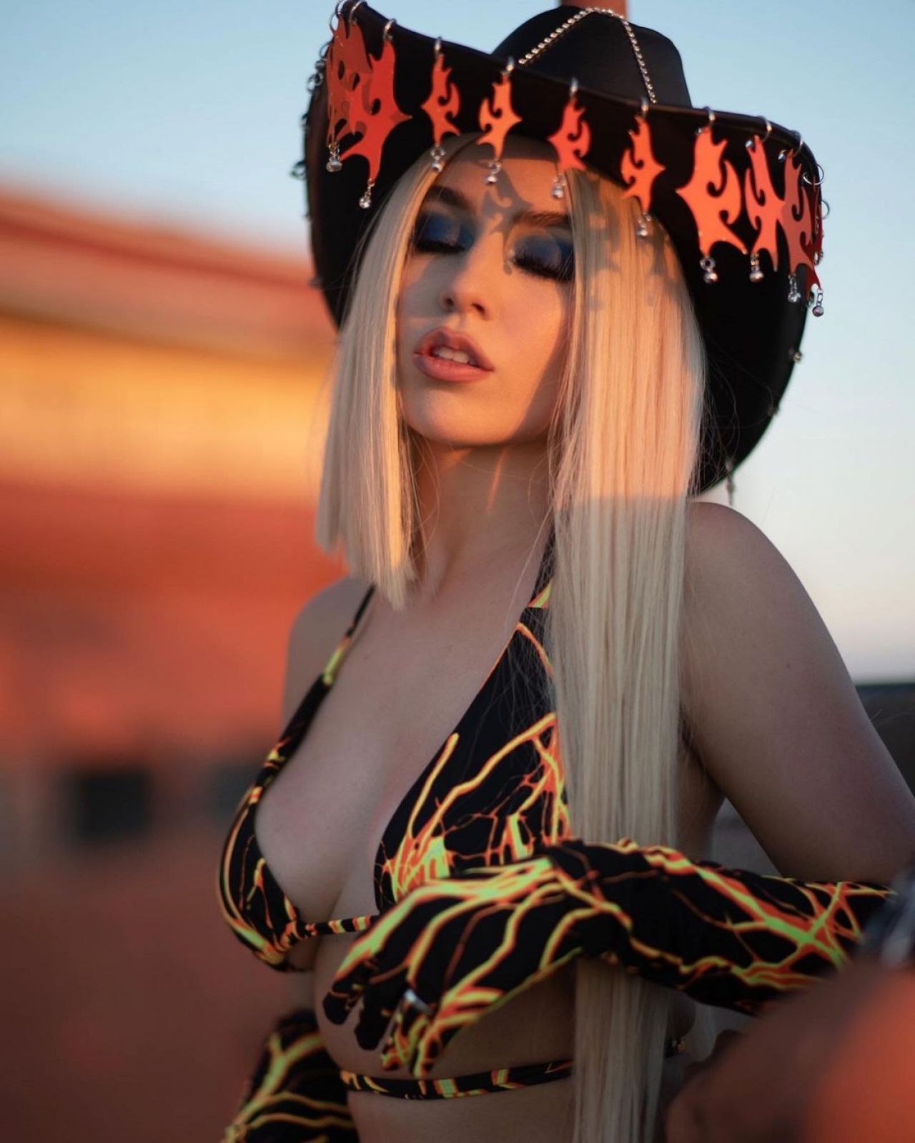 ava max porn - large breasted cougars thayana babyy anal