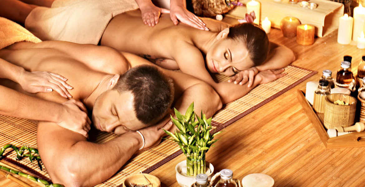 bruce capper recommends Couple Massage Erotic