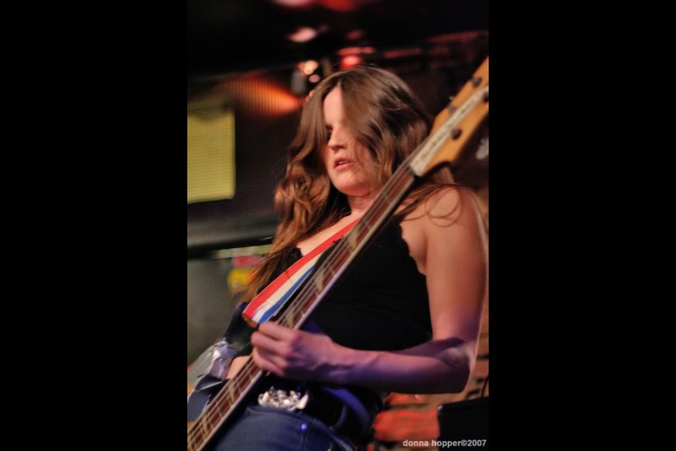 denis kruk recommends hot babe gets it pic