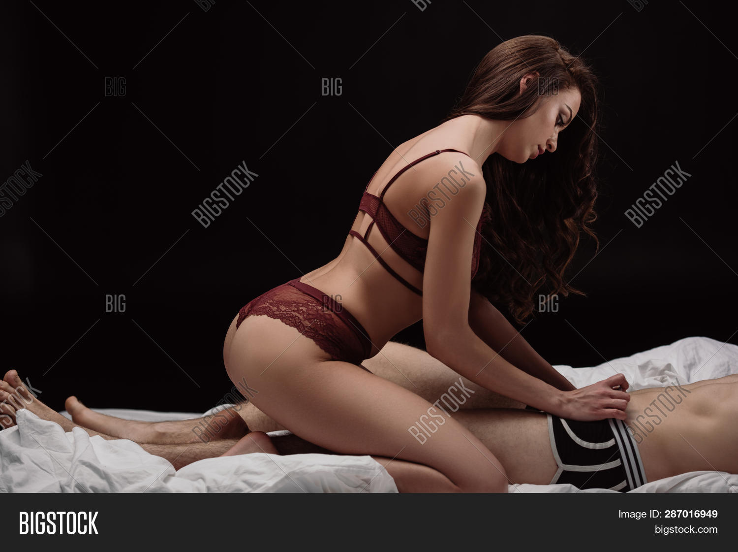 bobo tsui add sexy women undressing photo